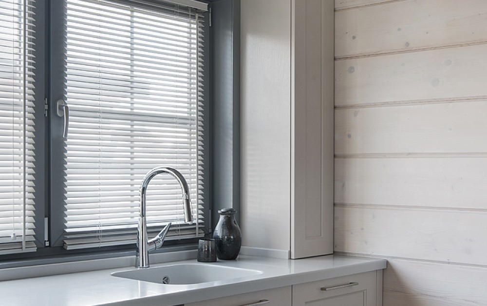 Кухня в кантри-стиле для загородного дома