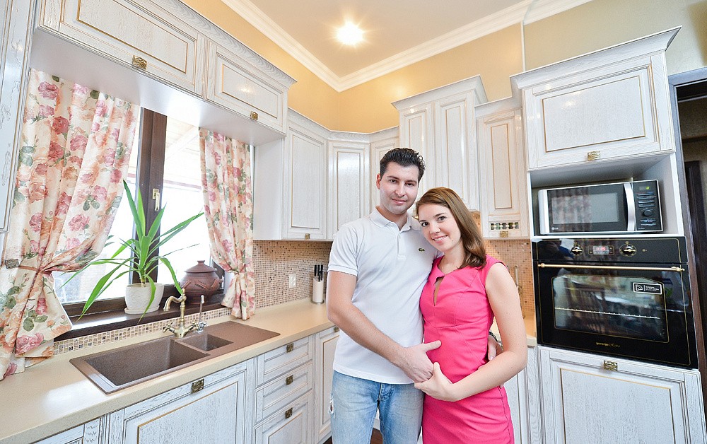 Кухня Виконт белый с золотой патиной