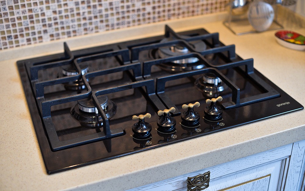 Кухня Виконт белый с золотой патиной