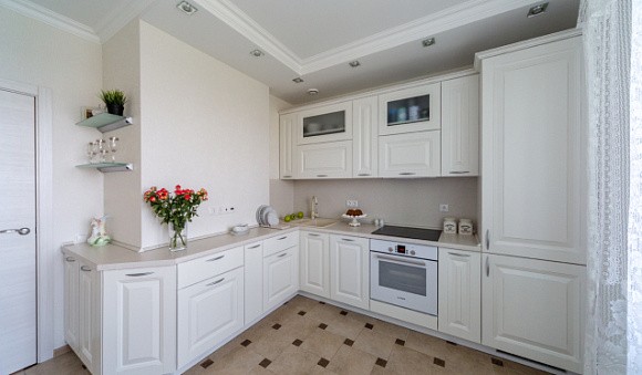 Белая кухня в Мурманске