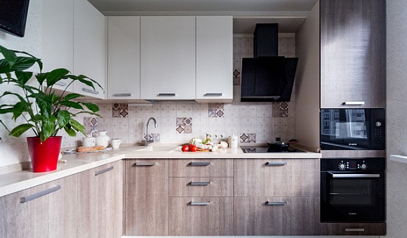 Бежевая кухня в Санкт-Петербурге