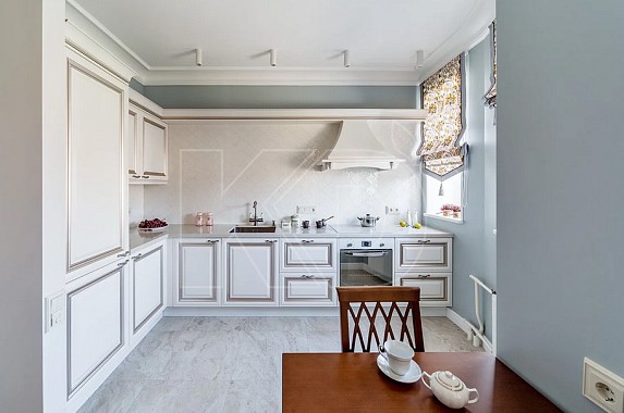 Современный дизайн белой кухни. Приобрести модные и стильные белые кухни предлагает фабрика «Кухонный двор». 