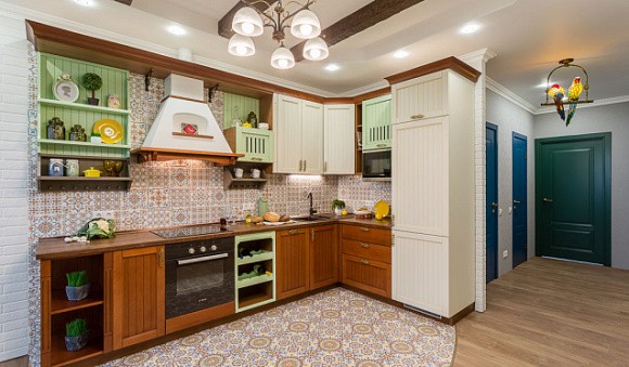 Коричневая кухня в Мурманске