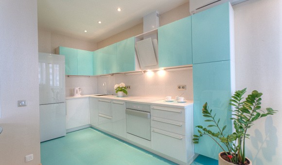 Кухня в светлых тонах