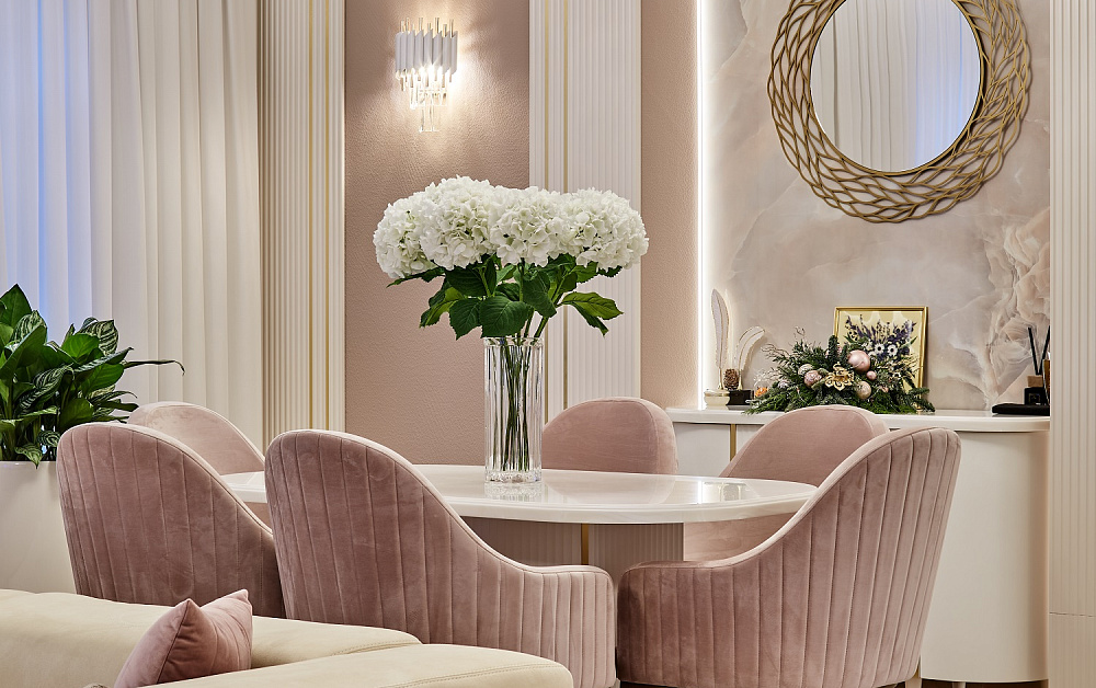 Пудрово-белоснежная П-образная кухня